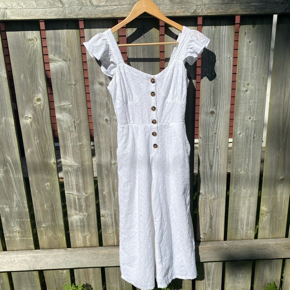 White eyelet lace cropped jumpsuit - Picture 1 of 5